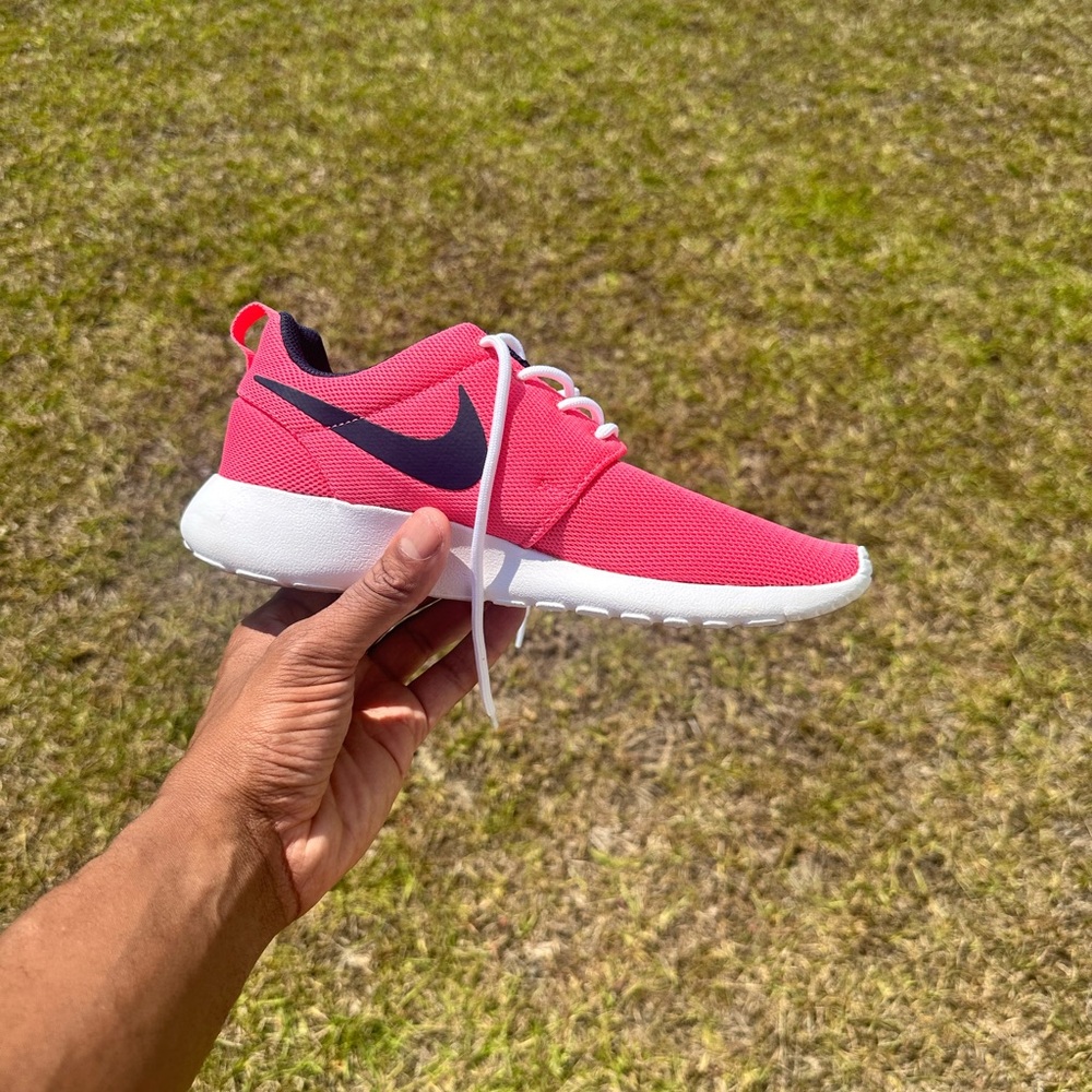 Nike Roshe One Sea Coral Pink Sneaker